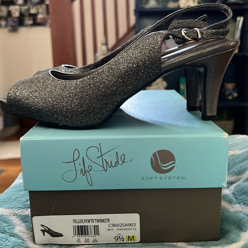 Life Stride Pewter Women’s SZ 9.5 M Dress shoes